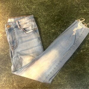 Size 7 No Boundaries Junior’s Jeans-EUC